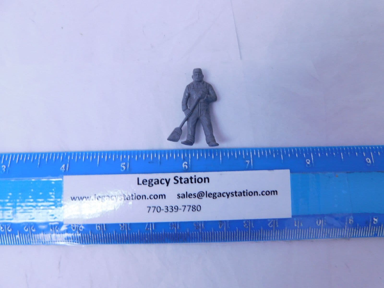 Lionel Train Part 3434-10 Chicken Sweeper Figure